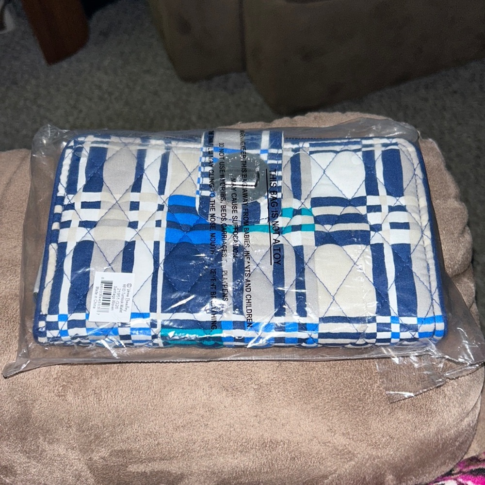 NWT Vera Bradley Santiago Turn Lock Wallet